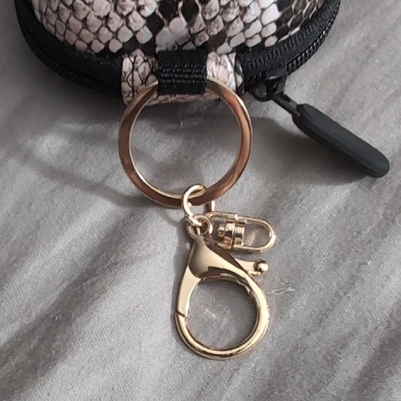 Ellie Rose Snake Print Earbuds Case - Picture 3 of 4